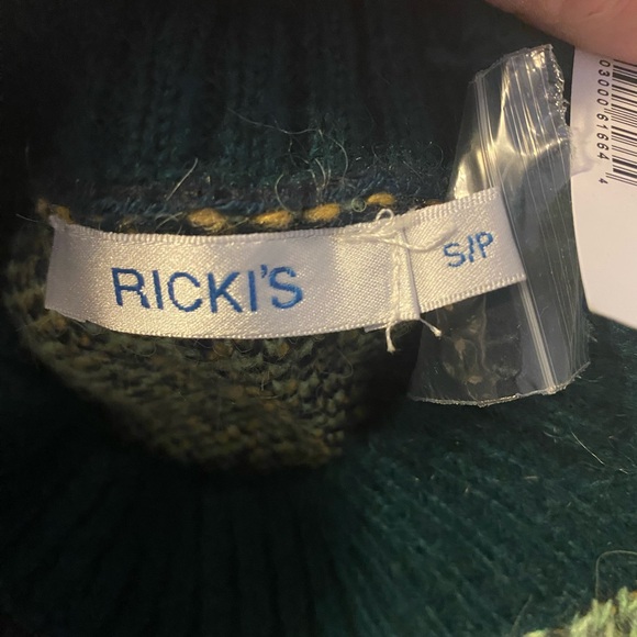 BNWT RICKI'S
Plaid Pullover Sweater - Picture 14 of 14